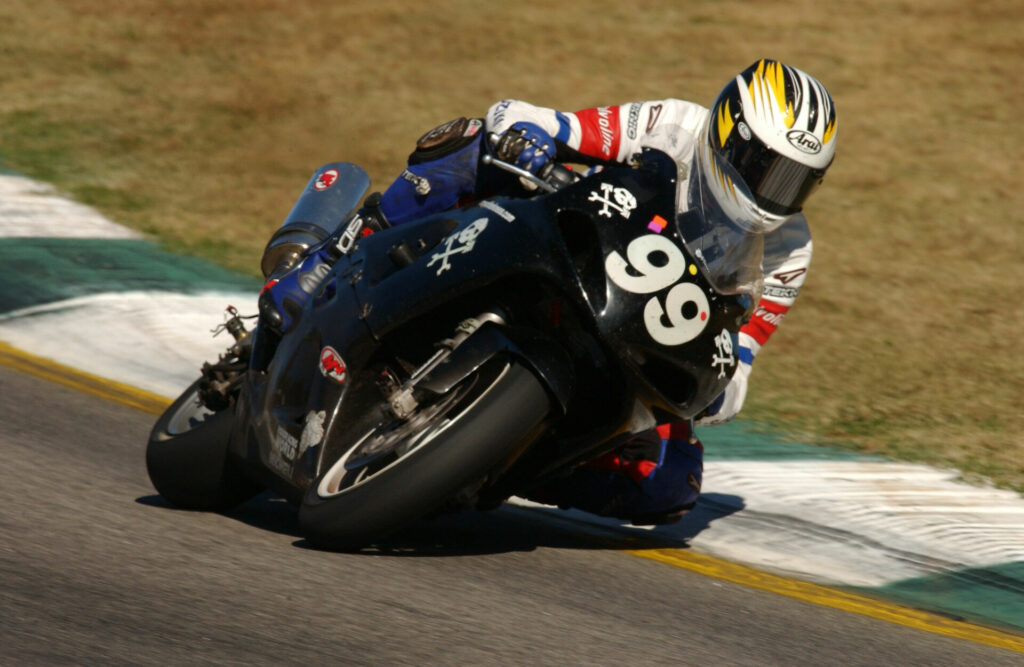 Josh Hayes (99) on the AOD Suzuki GSX-R600 on the way to a podium-finish in 2002. Photo courtesy Army of Darkness.