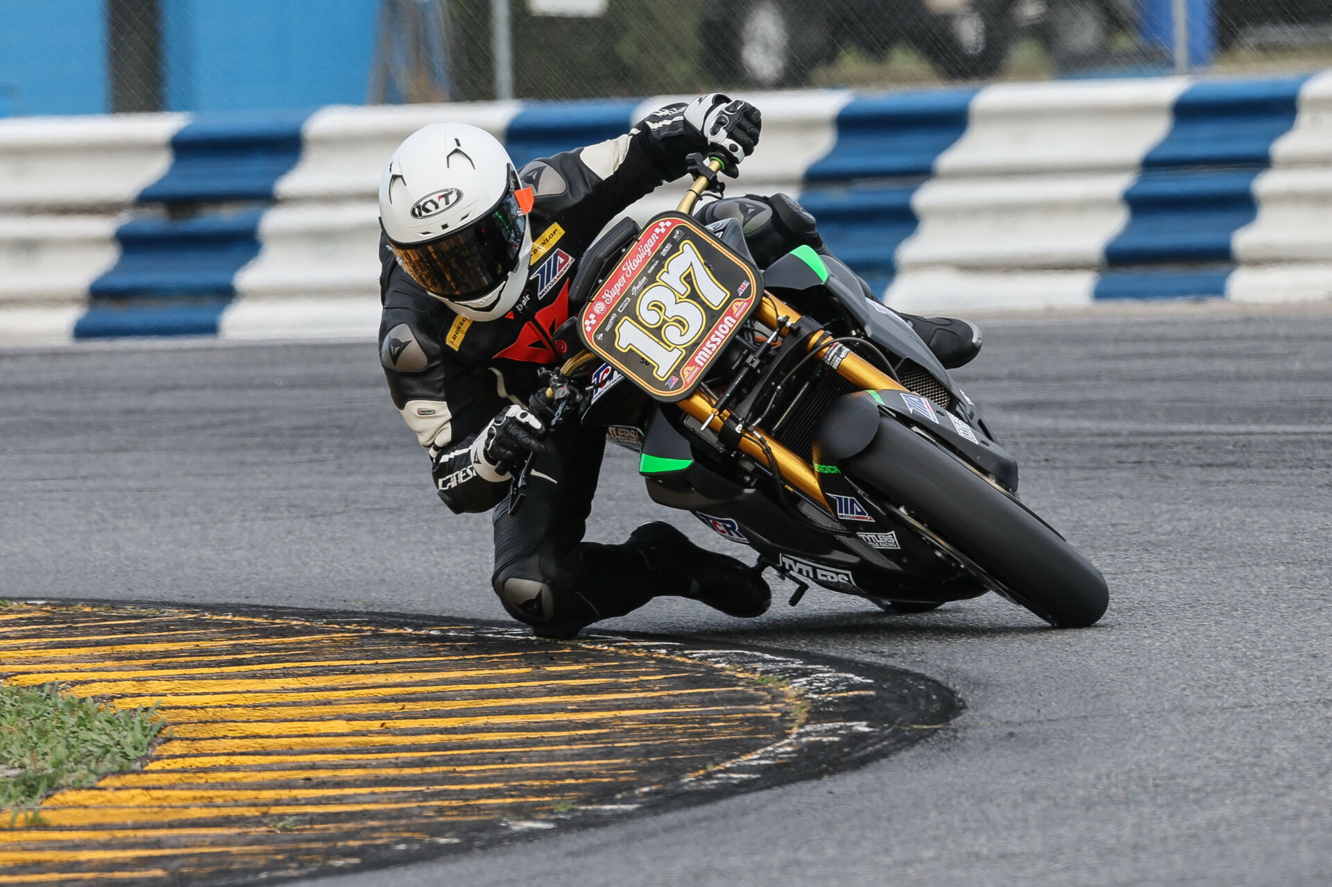 Stefano Mesa (137) on his Energica EVA Ribelle RS during a MotoAmerica Mission Super Hooligan race at Daytona. Photo courtesy Energica USA.