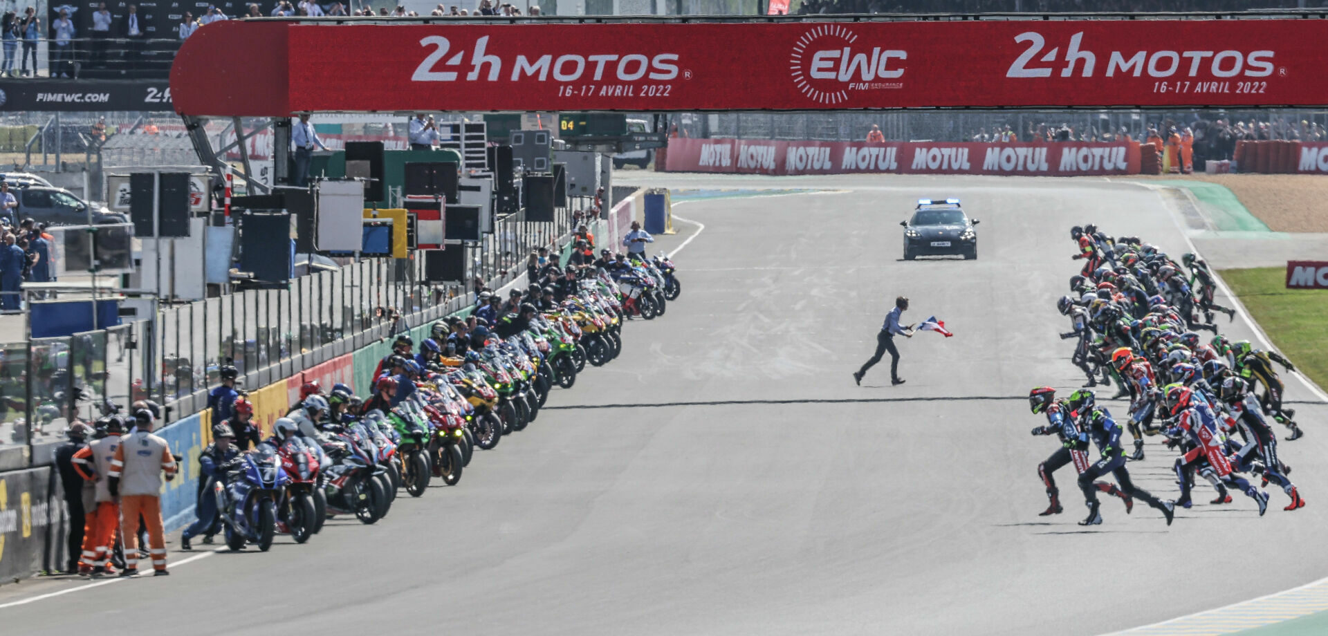 The start of the 24 Hours of Le Mans in 2022. Photo courtesy FIM EWC.