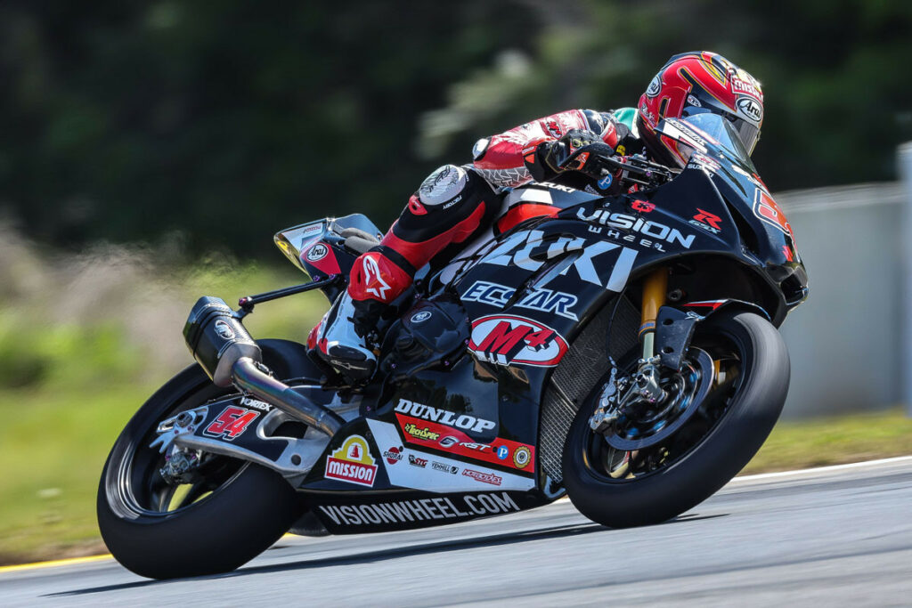 Richie Escalante (54) captured a solid sixth-place Superbike result on Saturday. Photo courtesy Suzuki Motor USA, LLC.