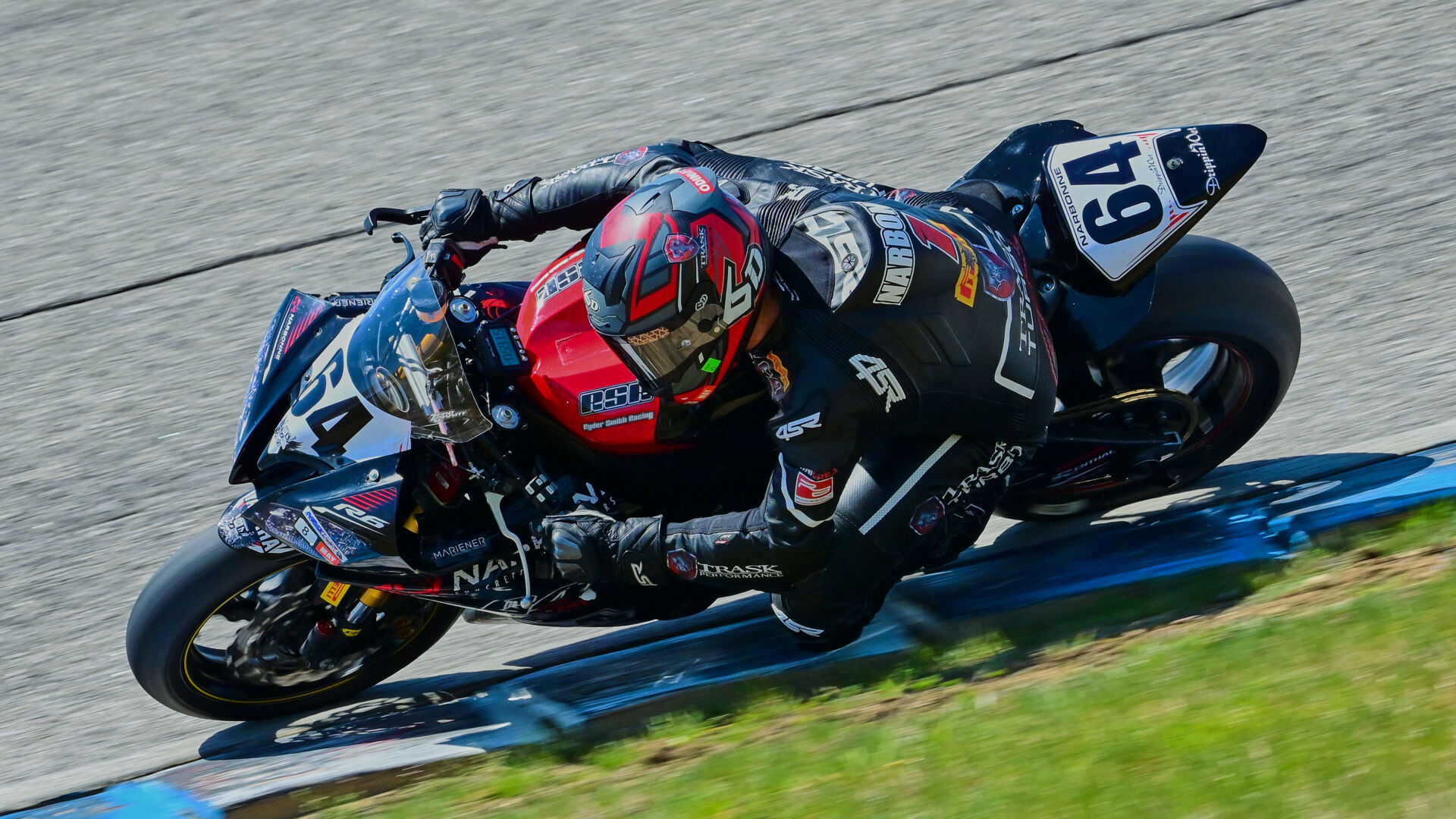 Shane Narbonne (64) won the NEMRR Middleweight Grand Prix in preparation for the 100th Loudon Classic in June. Photo by Martin Hanlon, courtesy NEMRR.