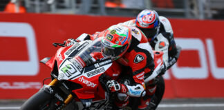 British Superbike Championship frontrunners Glenn Irwin (2) and Leon Haslam in action at Oulton Park. Photo courtesy MSVR.