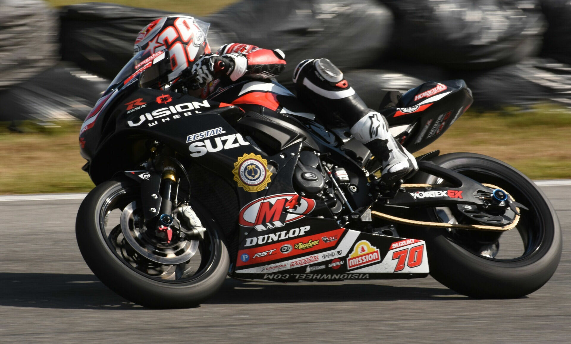 Tyler Scott (70) riding a Suzuki GSX-R750 in MotoAmerica Supersport competition. Photo by Colin Fraser.