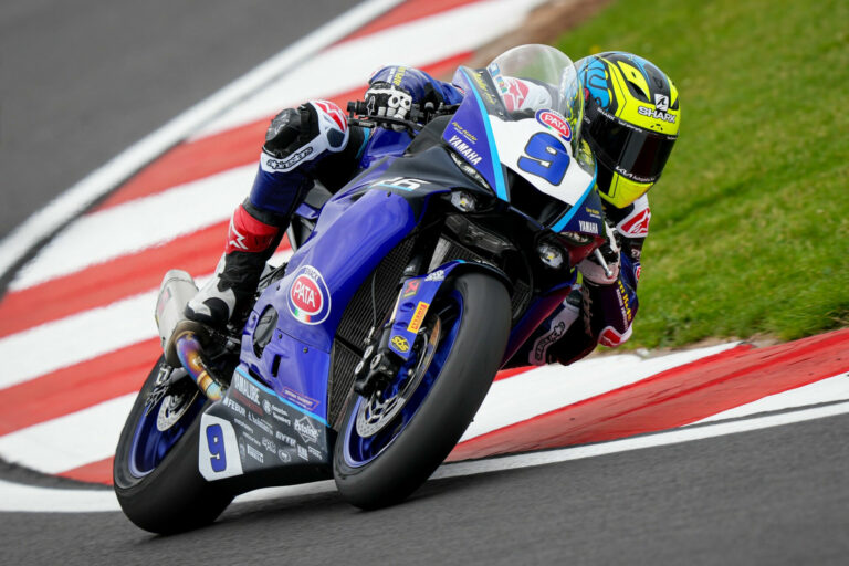 World Supersport: Navarro Tops Wet FP2 At Donington Park