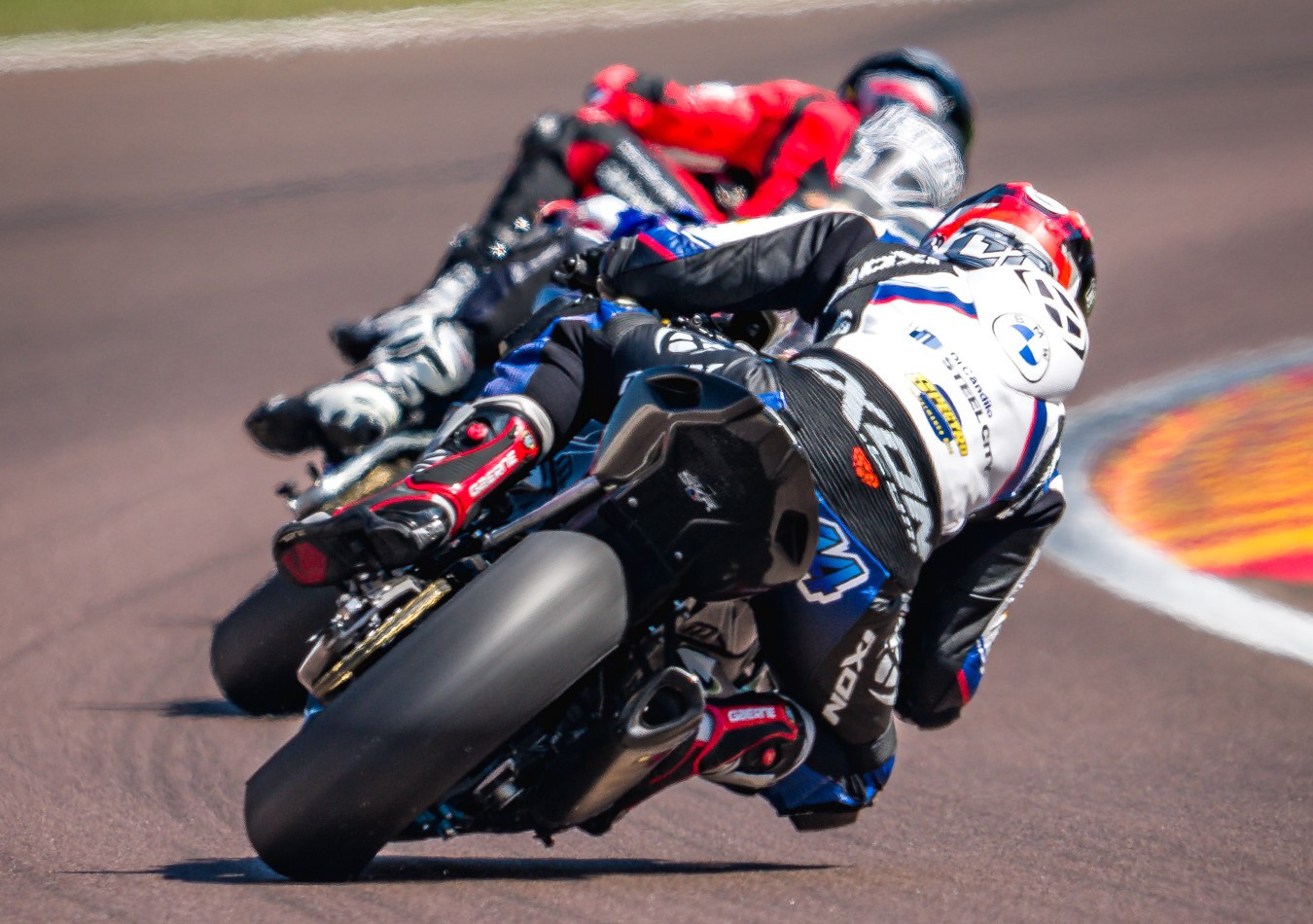 Troy Herfoss (17) leads Glenn Allerton during Race Two at Hidden Valley Raceway. Photo courtesy ASBK.