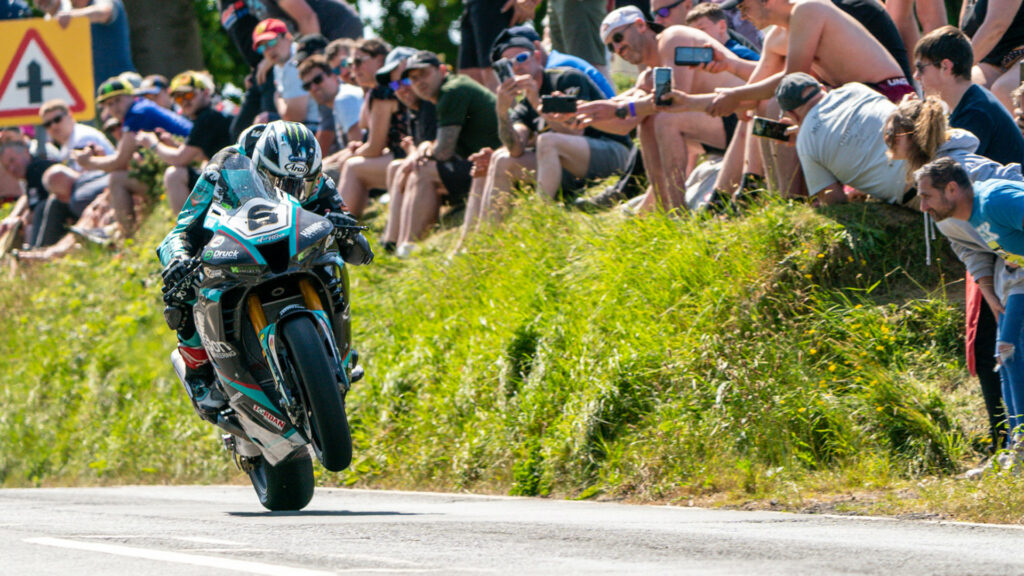Michael Dunlop (6) won Sunday's Superbike TT. Photo courtesy Isle of Man TT Press Office.