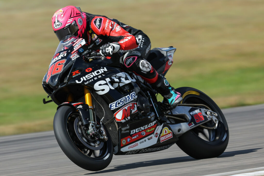 Brandon Paasch (96) puts his GSX-R1000R into the top five in Race 2. Photo courtesy Suzuki Motor USA, LLC.