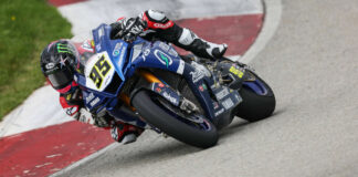 JD Beach (95) at speed on a Fresh N Lean Progressive Yamaha Superbike. Photo courtesy Yamaha Motor Corp., U.S.A.