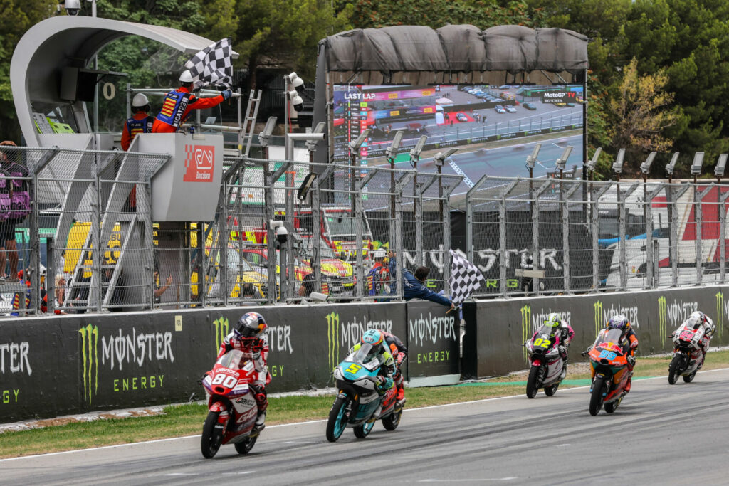 David Alonso (80) beat a swarm of Moto3 riders to the finish line. Photo courtesy Dorna.