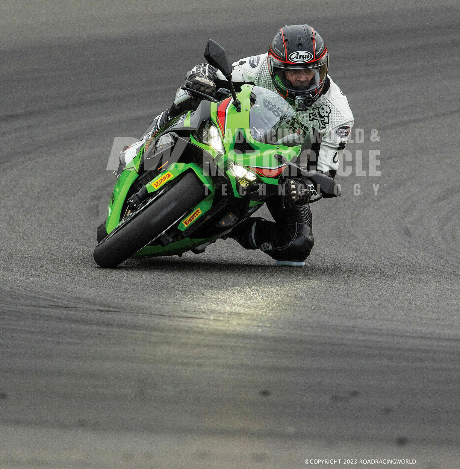 This is Sam Fleming’s fourth ZX-6R launch spread across 20 years. It is the first one he’s done where you can see the headlights reflecting off the darkening track.