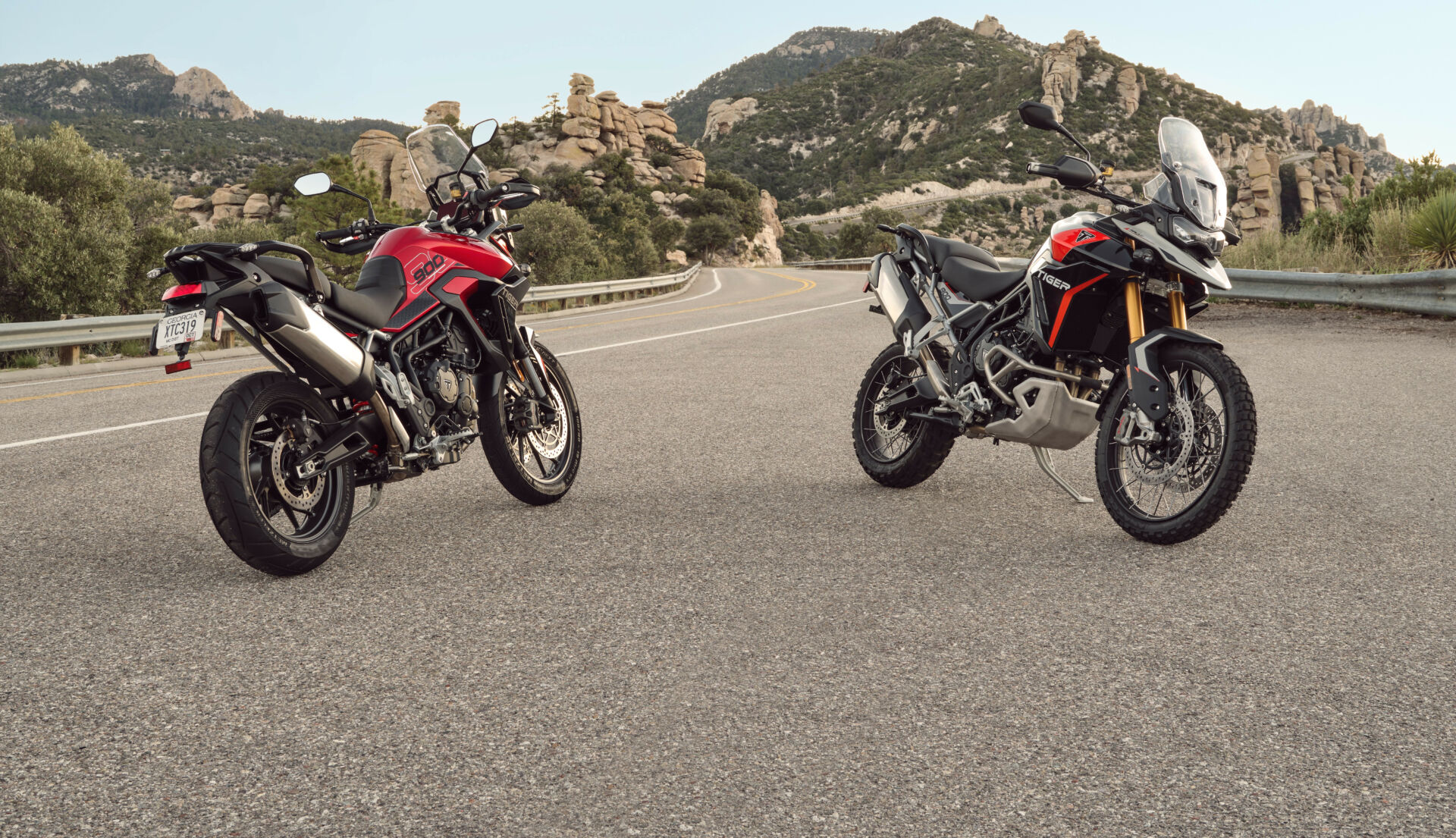 A 2024 Triumph Tiger 900 GT Pro (left) and Tiger 900 Rally Pro (right). Photo courtesy Triumph.