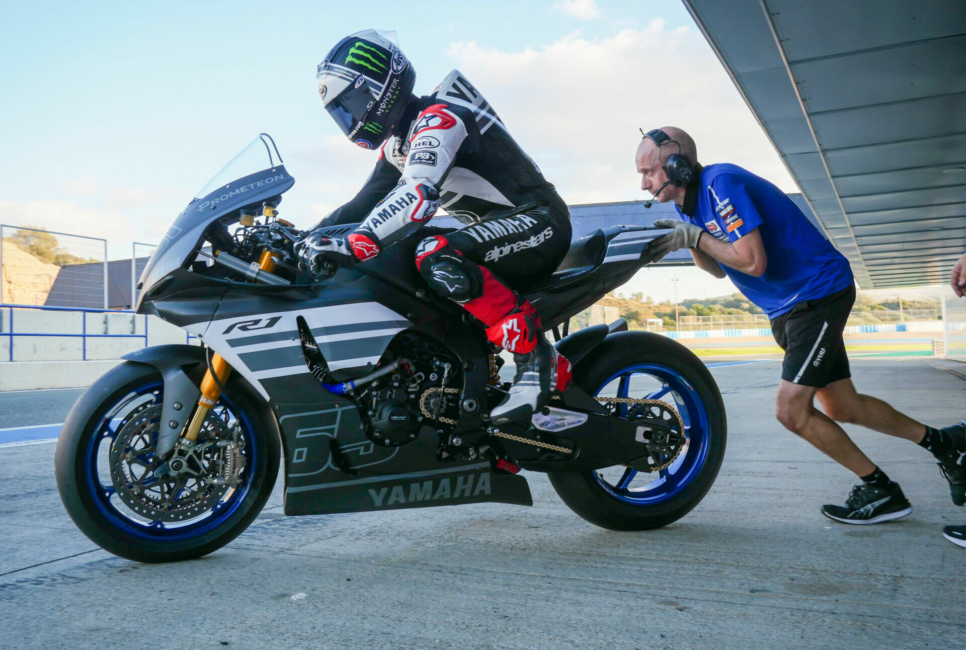 Jonathan Rea heads out on track on his Pata Yamaha YZF-R1 at Jerez. Photo courtesy Yamaha.