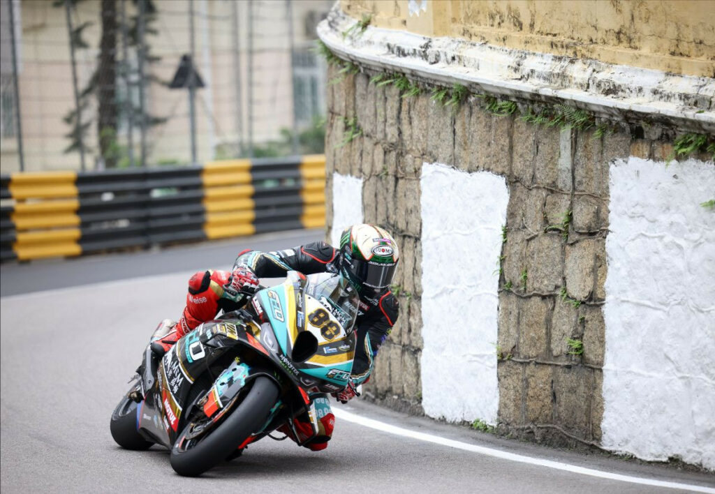 Peter Hickman (88). Photo courtesy FHO Racing.