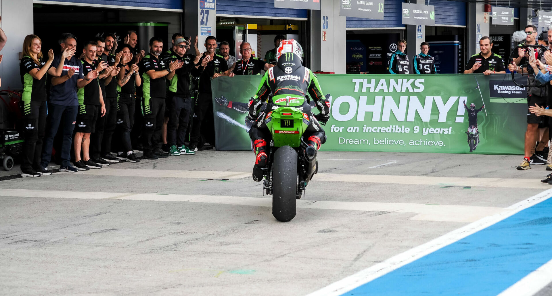 Jonathan Rea returns to pit lane at Jerez after his final race with Kawasaki. Photo courtesy Dorna.