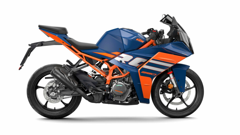The 2024 KTM RC 390 will come in two color schemes, including this orange-on-blue. Photo courtesy KTM.