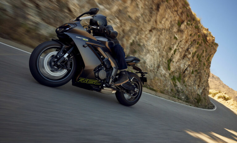 Triumph Launches All-New Daytona 660 Sportbike