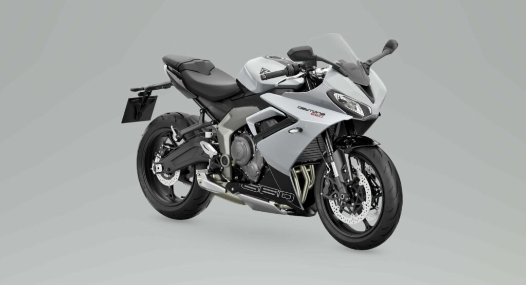 Triumph Launches All-New Daytona 660 Sportbike - Roadracing World Magazine