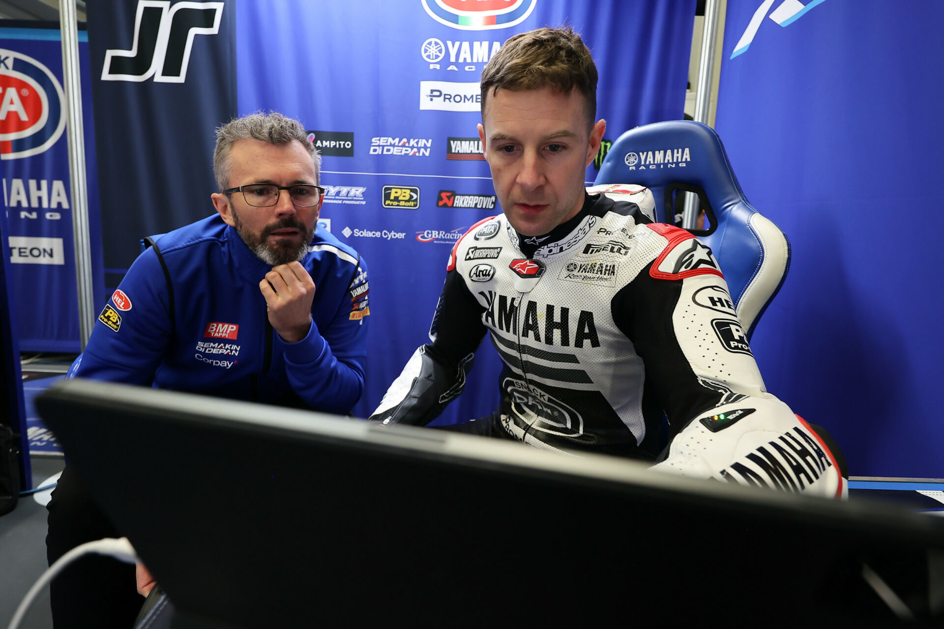 Jonathan Rea (right) with his new Crew Chief Andrew Pitt (left) during a recent test at Jerez. Photo courtesy Dorna.