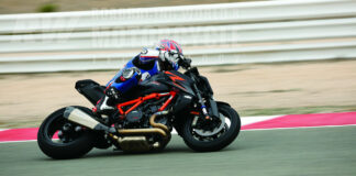 Racing Editor Chris Ulrich during one of his 10 dry laps on the racetrack aboard the 1390 SUPER DUKE R EVO. It started raining before he could try the MotoGP-style lowering system for fast starts.