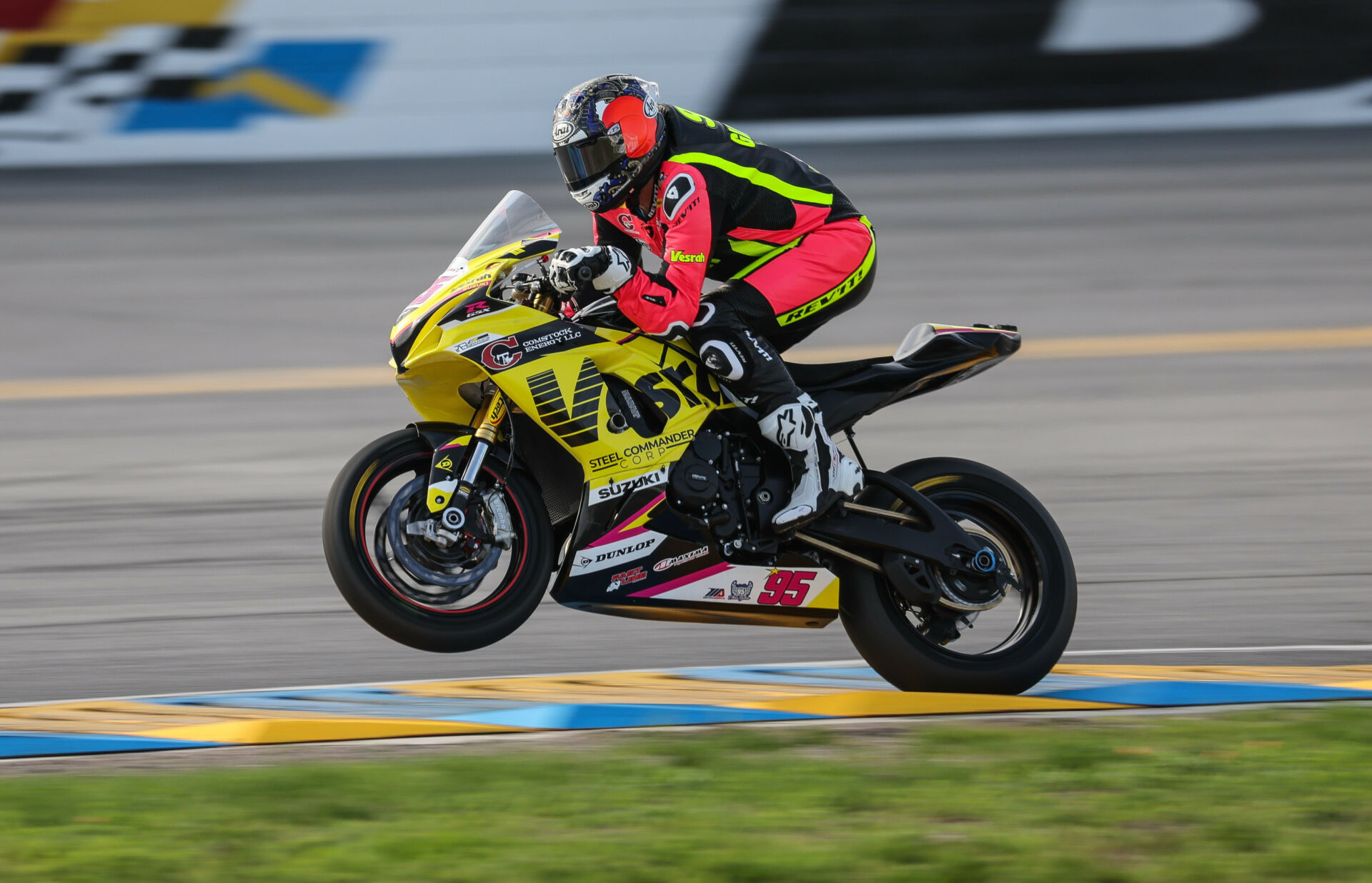 Hayden Gillim (95) at speed on his Vesrah Racing Suzuki GSX-R750. Photo by Brian J. Nelson, courtesy Vesrah Racing.