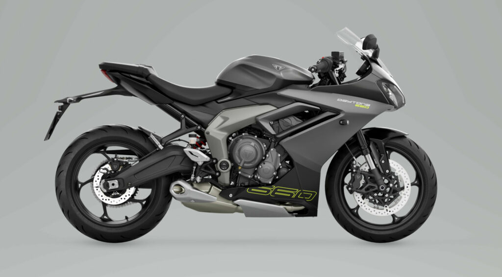 Video: Triumph Daytona 660 Proves The Middleweight Sportbike Is Not ...