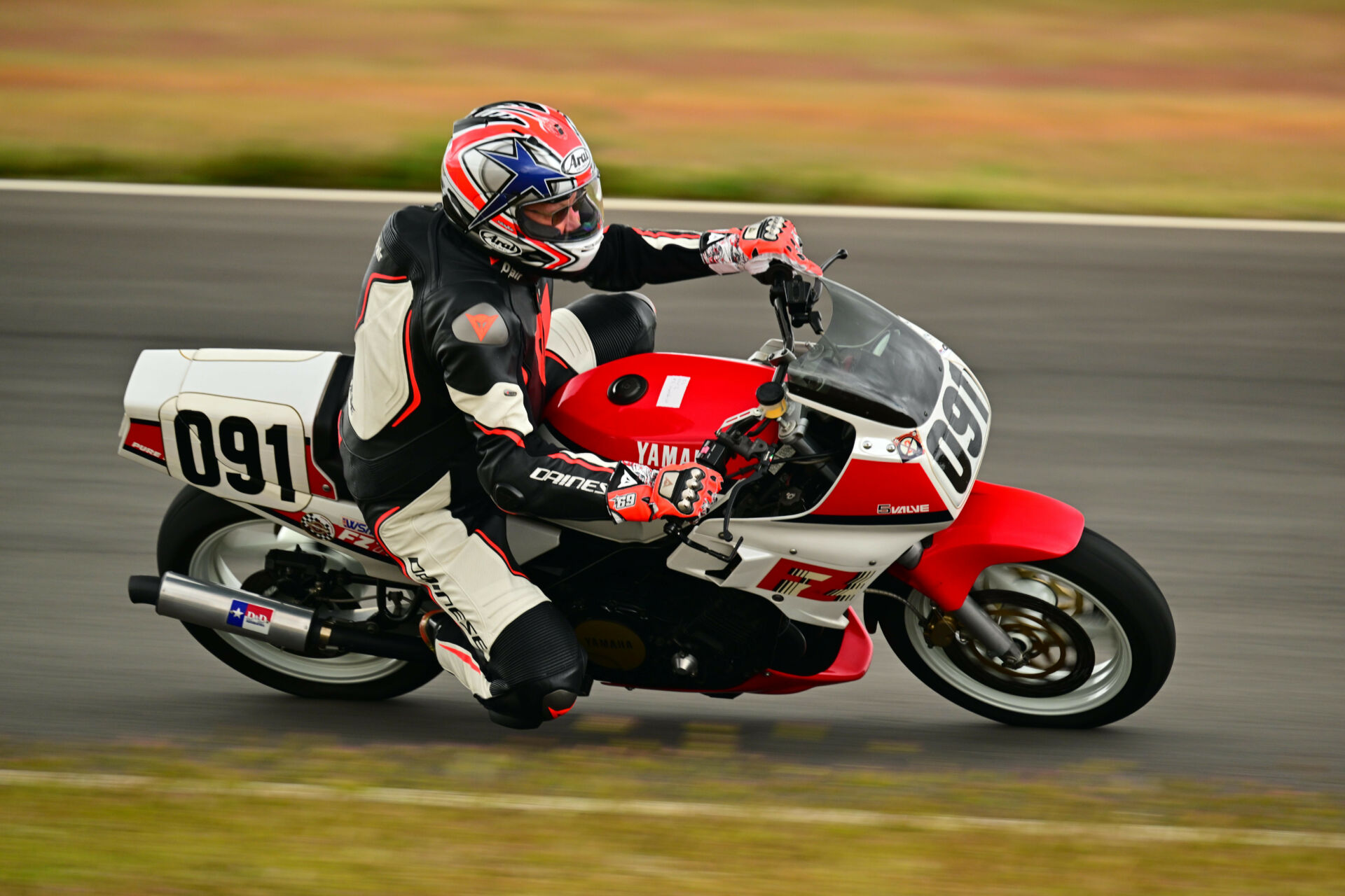 Craig Beecher (091), seen here riding a Yamaha FZR750, took the new racer school at the weather-affected Willow Springs Grand Prix. Photo by CaliPhotography.com, courtesy Willow Springs Grand Prix.