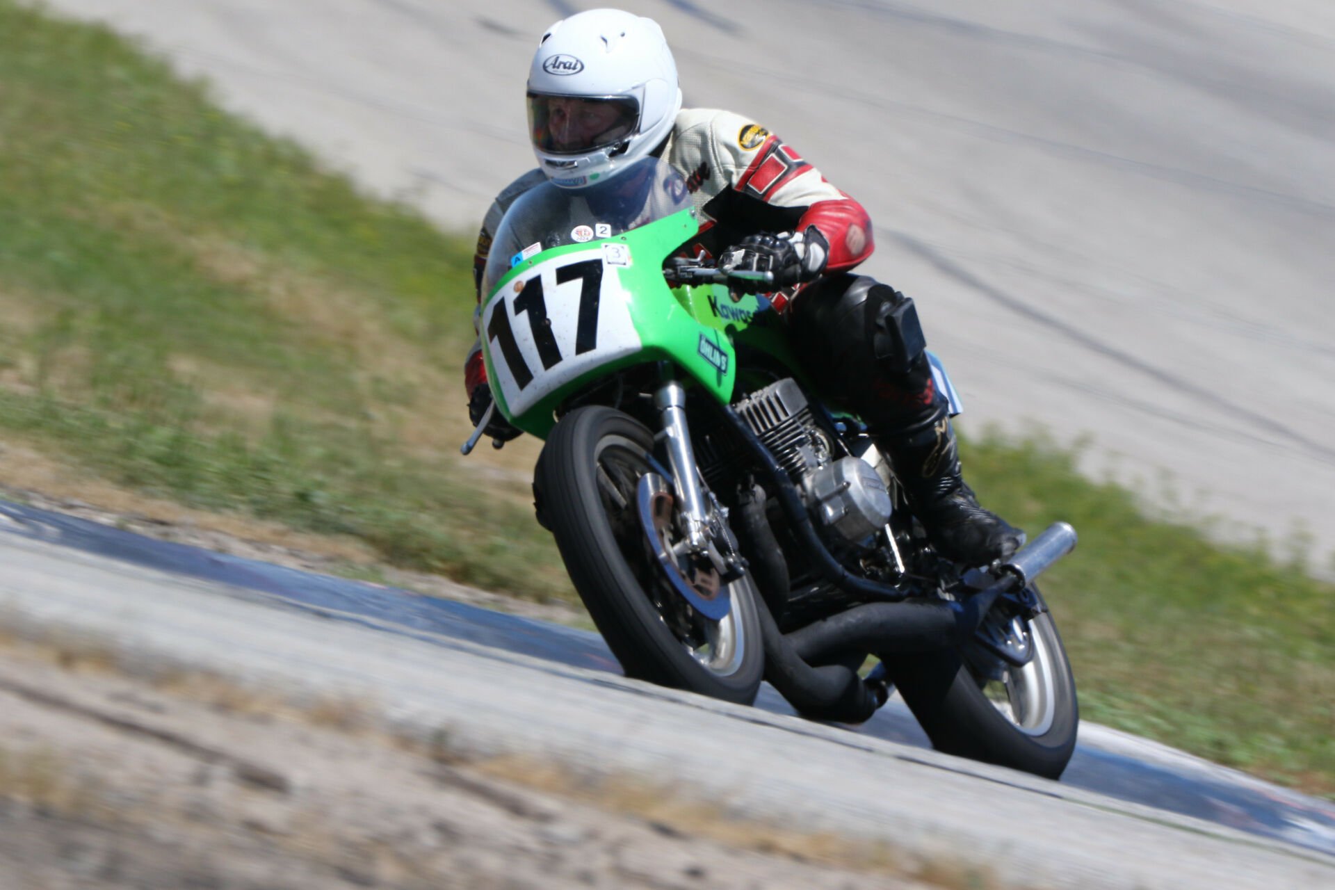 AHRMA racer David Crussell (117). Photo by CaliPhotography.com, courtesy AHRMA.