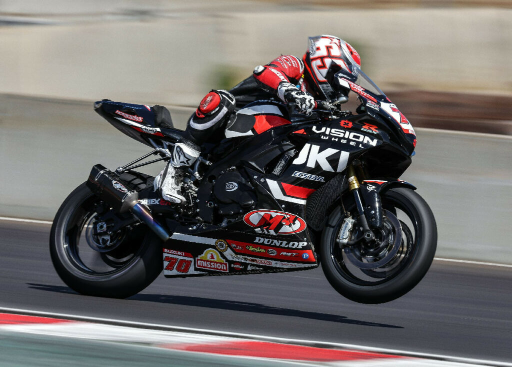 Tyler Scott (70) is on the gas for the Supersport title on the Suzuki GSX-R750. Photo by Brian J. Nelson.