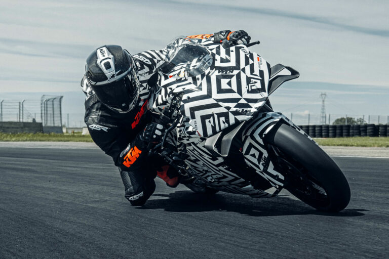 Video: KTM Developing 990 RC R Streetbike
