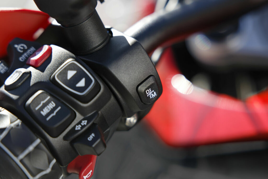 A D/M button on the left handlebar allows BMW riders to select between fully automatic shifting (D) and clutchless manual shifting by the rider (M). Photo courtesy BMW Motorrad USA.