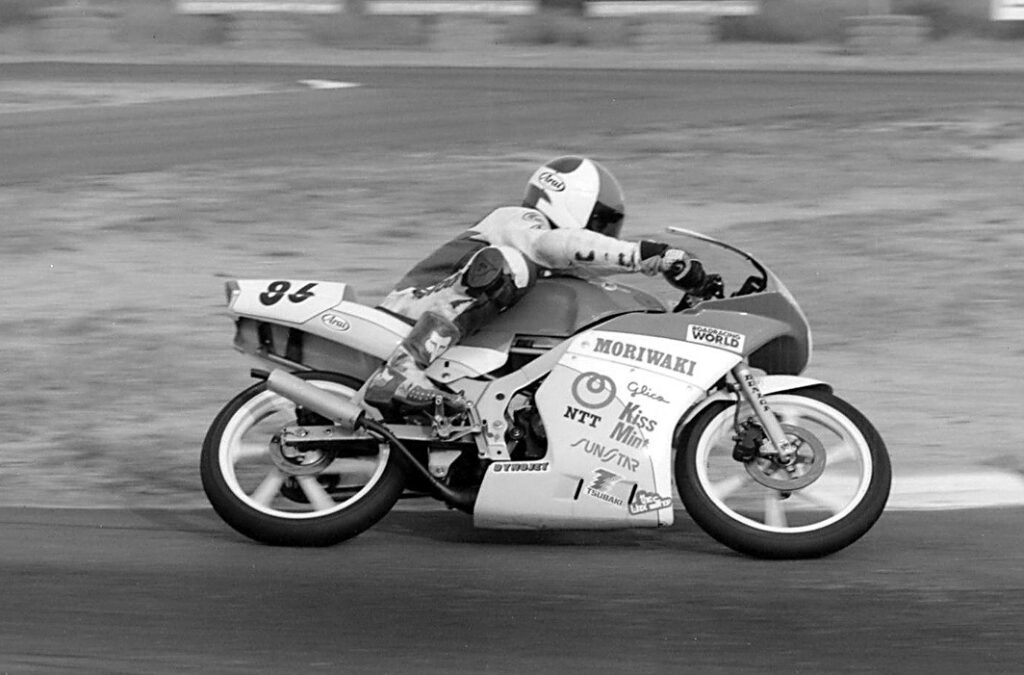 Chris Ulrich (86) on a Moriwaki MH80R at Perris Raceway in 1993. 