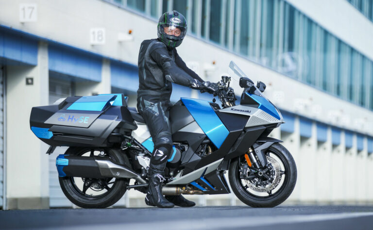 Kawasaki Does World’s First Public Demo Of Hydrogen-Fueled Motorcycle