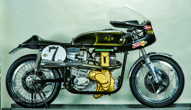AHRMA: Team Obsolete Racing Ex-Bob McIntyre AJS Special At PittRace