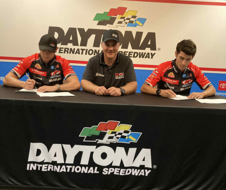 MotoAmerica: Escalante & Scott Re-Sign With Team Hammer