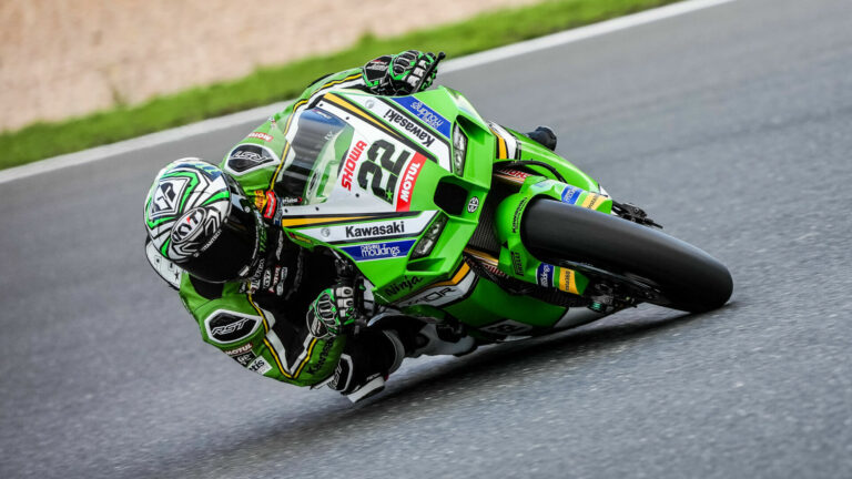 WorldSBK: Lowes Leads Damp Warmup At Estoril