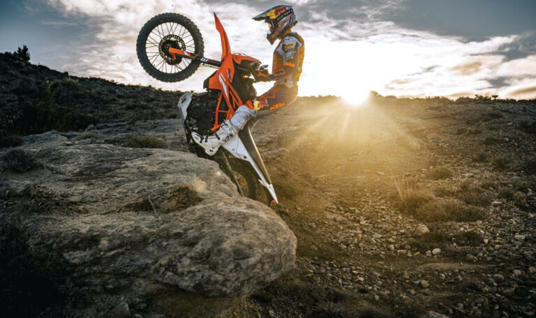 KTM Launches 2025 390 ENDURO R