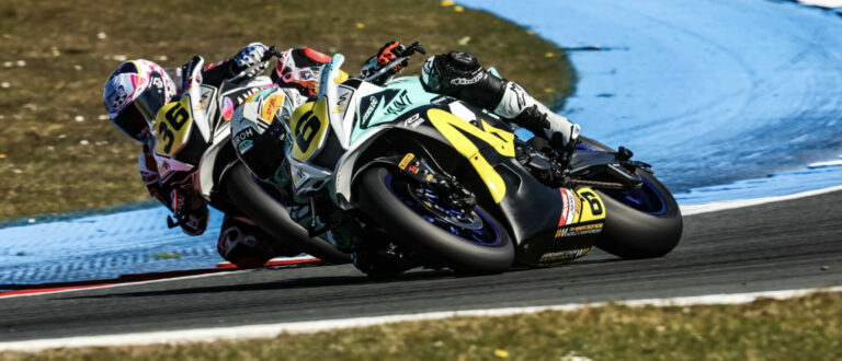 Maria Herrera (6) and Beatriz Neila (36) fighting until last corner during race 1 at Assen. Photo courtesy Dorna.