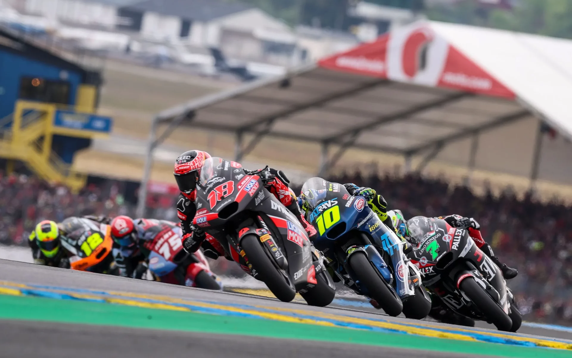 Gonzalez (18), Moreira (10), Baltus (7), Arenas (75) and Salac (12) during Moto2 race at Le Mans Circuit. Photo courtesy Dorna.
