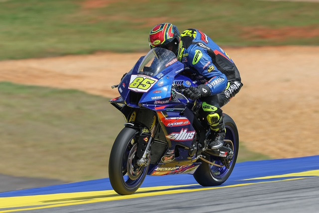 Jake Lewis on his Yamaha YZF-R9 at Road Atlanta.