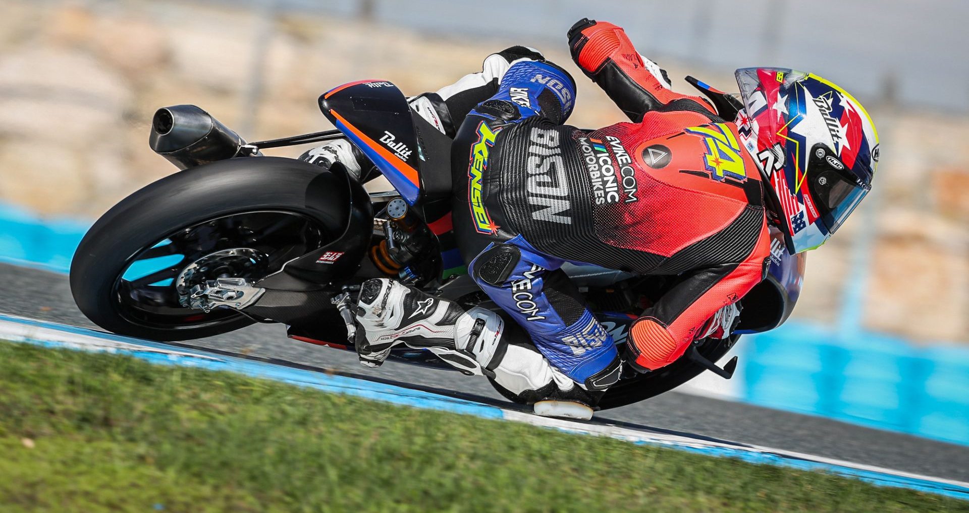Kensei Matsudaira in action at an ESBK Premoto3 race in Jerez in 2024.