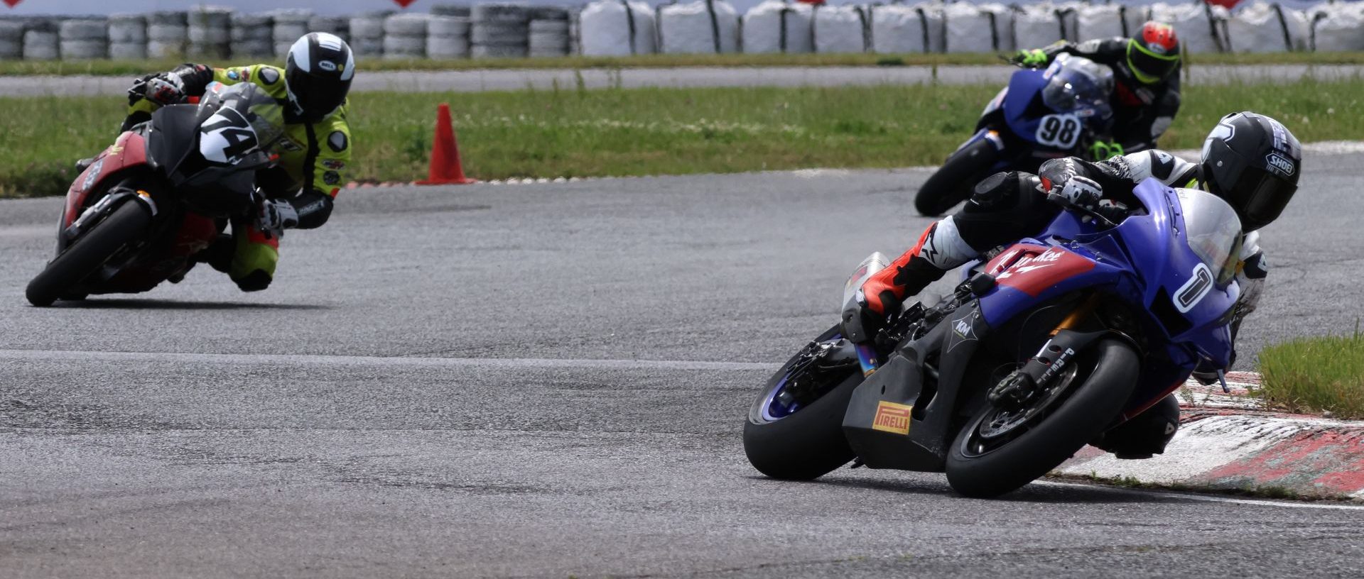 Shannonville Sprint Cup lap one during Sunday’s second RACE Moto Regional round and Elie Daccache holds first on the No. 1 Milwaukee Tools Yamaha from the No. 74 Royal Distributing BMW of Michael Leon and the No. 98 BMW of Matt Vanderhorst.