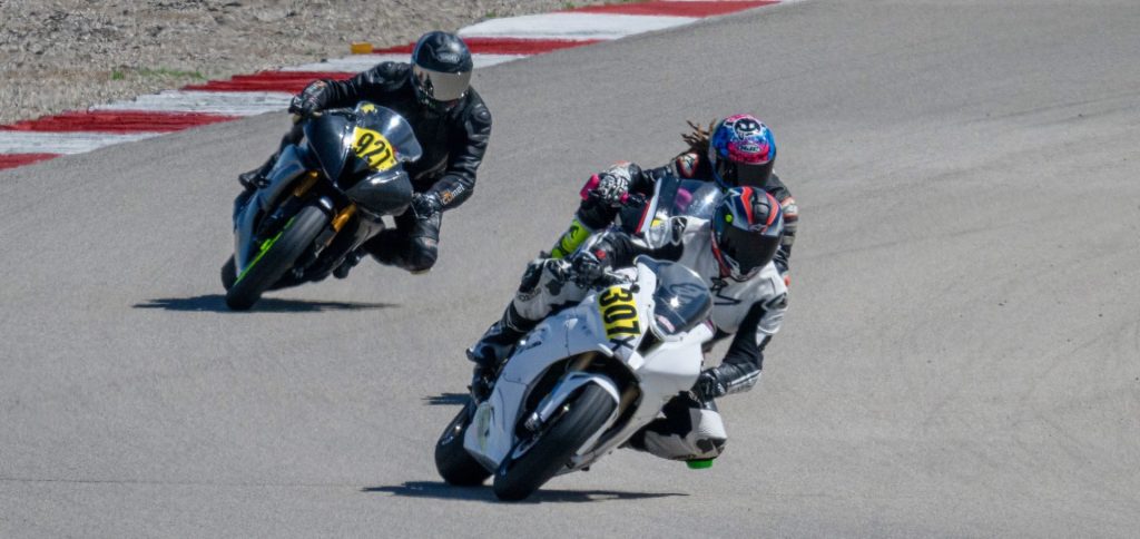 Damon Schuetze (307x leading James Walker (158) and Eliu Heredia (927) in the Novice Open Supersport race. Photo by Crystall Doll.