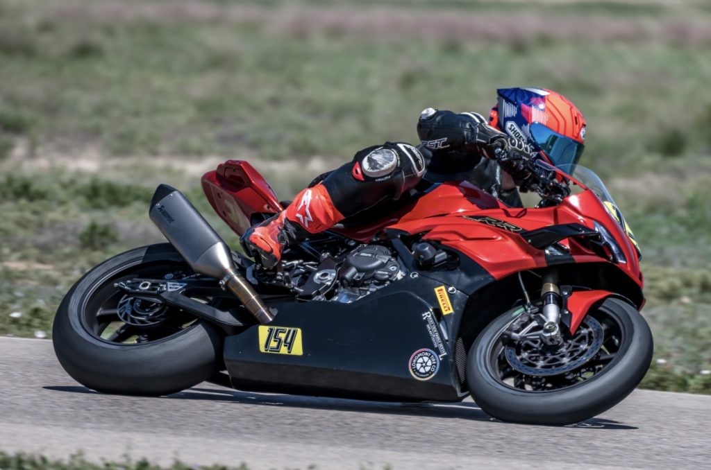 John Evans (41) recovers to lead the race on lap 4. Photo by: Kelly Vernell