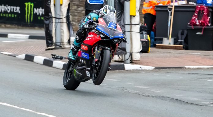 Michael Dunlop (6) won TT Supersport race 1. Photo by Barry Clay.