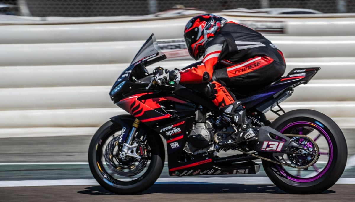 Robem Engineering rider Hank Vossberg (No. 131). Photo by Sara Chappell Photos.