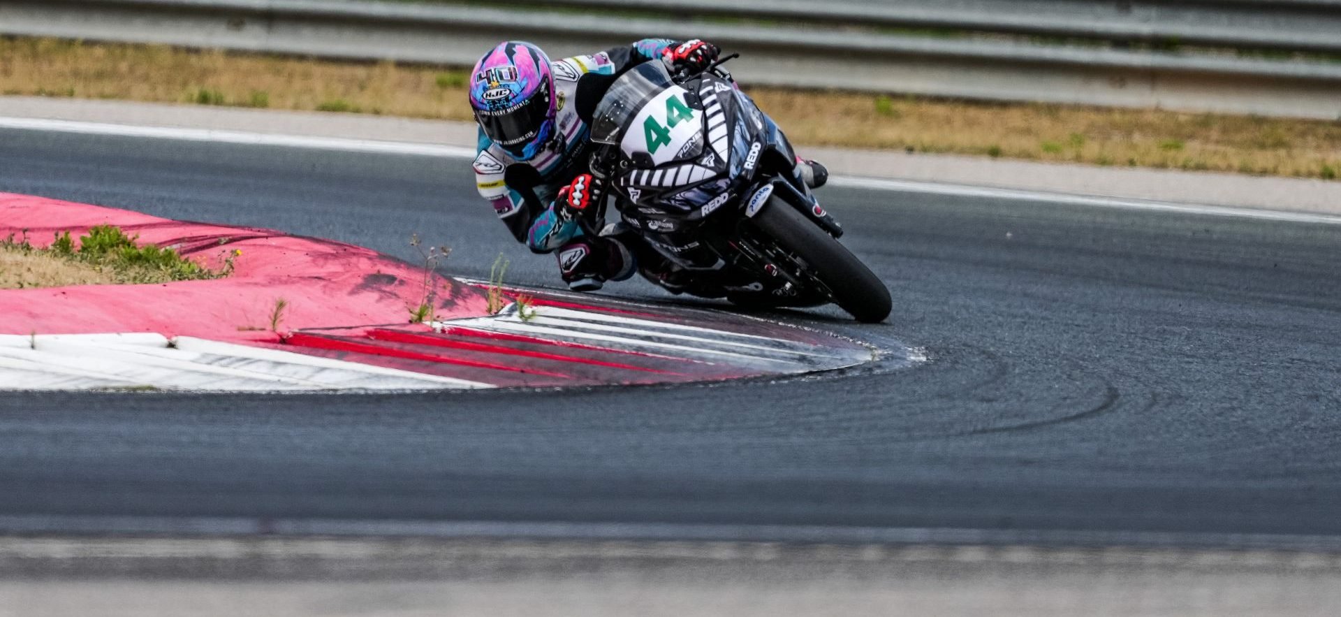 Julian Correa riding his Pons Motorsport Italika Racing machine during the race 2 at Navarra. Photo by Dasr Media.