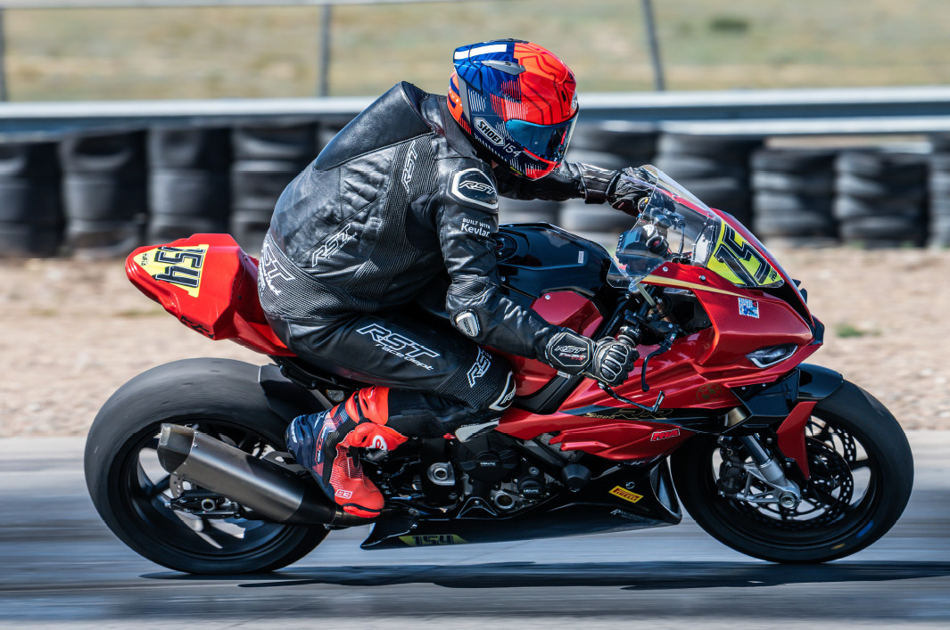 John Evans (154) Takes the lead in AMO. Photo by: Kelly Vernell.