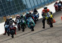 Dash for cash action shot features Eric Wood (5), Paul Duval (728), Eli Block (9), Ian Beam (340) and the remainder of the field. Photo credit Sam Draiss.