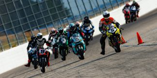 Dash for cash action shot features Eric Wood (5), Paul Duval (728), Eli Block (9), Ian Beam (340) and the remainder of the field. Photo credit Sam Draiss.