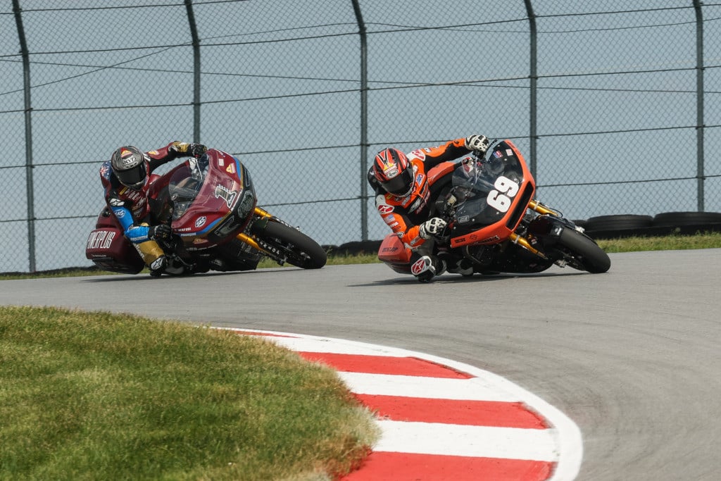 Hayden Gillim (69) battling with Troy Herfoss (1) at Mid-Ohio. Photo courtesy Harley-Davidson.
